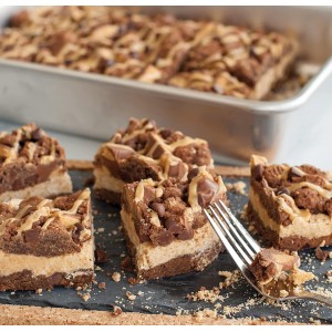 Nordic Ware Natural Aluminum Commercial Cake Pan with Lid, Rectangle Pan with Lid Silver, 9 x 13