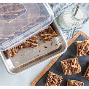 Nordic Ware Natural Aluminum Commercial Cake Pan with Lid, Rectangle Pan with Lid Silver, 9 x 13