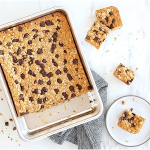 Nordic Ware Natural Aluminum Commercial Cake Pan with Lid, Rectangle Pan with Lid Silver, 9 x 13