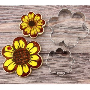 Ann Clark Scalloped Edge Flower Cookie Cutter, 3-3/4