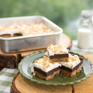 Nordic Ware Natural Aluminum Commercial Square Cake Pan with Lid, Exterior 9.88 x 9.88 Inches