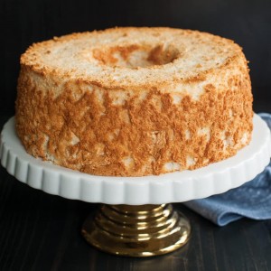 Nordic Ware Angel Food Cake Pan, 16-Cup, Assorted Colors