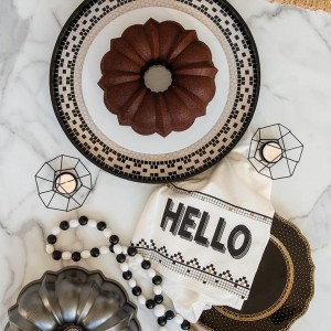 Nordic Ware Original Bundt, 12-Cup, Graphite