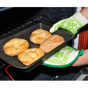G & F 1688 Dupont Nomex & Kevlar Heat Resistant Oven Gloves, 3-Finger Oven Gloves & Pot Holder Set