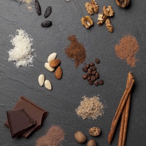 Microplane Specialty Spice Grater – Perfect for Nutmeg & Cinnamon, with Safety Cover (Red)