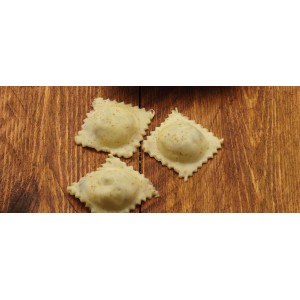 KitchenCraft World of Flavours Square Ravioli Cutter, 7 x 7 x 11.5 cm, Silver/Beige