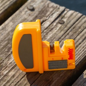 Smith's 50729 Deluxe Fillet Knife & Hook Sharpener - Portable Outdoor Tool - Multiple Sharpening Grooves - Line Cutter - Pocket Knives & Straight Blades - Lightweight & Durable - Fishing Hook