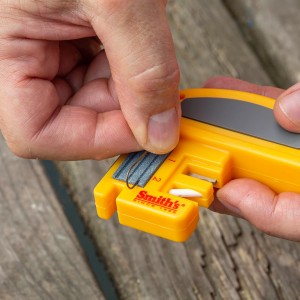 Smith's 50729 Deluxe Fillet Knife & Hook Sharpener - Portable Outdoor Tool - Multiple Sharpening Grooves - Line Cutter - Pocket Knives & Straight Blades - Lightweight & Durable - Fishing Hook