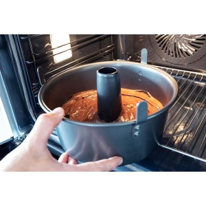 KitchenCraft Chicago Metallic Professional Non-Stick Ring-Shaped Angel Food Cake Tin with Loose Base, 25 cm (10