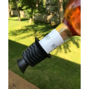 Simply Charmed Wine Stopper and Pourer 2 Pack – Pink and Black Silicone Wine Accessories to Serve Wine More Easily