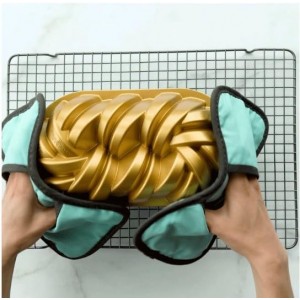 Nordic Ware 43343 Oven Safe Nonstick Baking & Cooling Grid (1/2 Sheet), One Size, Steel