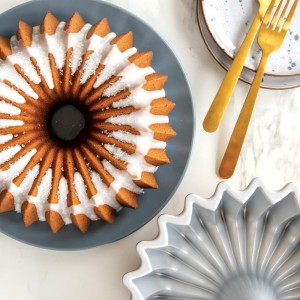 Nordic Ware Brilliance Bundt, 10 Cup, Gold