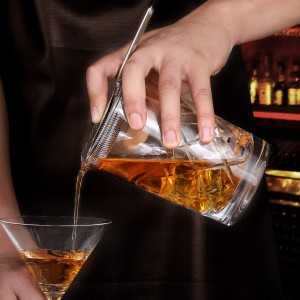 Hiware Professional 24 Oz Cocktail Mixing Glass, Thick Bottom Seamless Crystal Mixing Glass