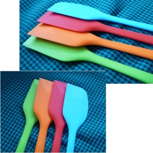 zYoung 4 Pcs Silicone Spatulas, Rubber Spatula Heat Resistant Seamless One Piece Design Flexible Scrapers Baking Mixing Tool,Small