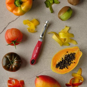 Microplane Professional Serrated Swivel Peeler for Tomato and Kiwi, for Right and Left Hand Use