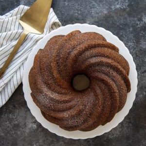 Nordic Ware Swirl Bundt Pan, 10-Cup, Gold