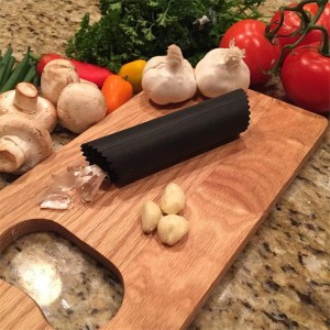 2 Set Silicone Garlic Peeler Easy Roller Tube Useful Garlic Odorfree Kitchen Tool (Black,Clear)