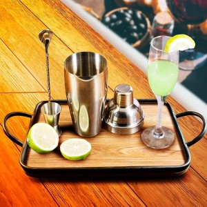 WPHUAW 24oz Cocktail Shaker Bar Set-Professional Margarita Mixer Drink Shaker Professional Stainless Steel Bar Tools Built-in Bartender Strainer for Martini Kit