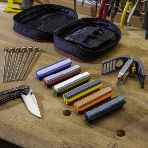 Smith’s 51321 Precision Sharpening Kit – 6 Sharpening Stones – Straight + Serrated Knives – Sharpen Hooks, Kitchen, Hunting, Fishing + Pocket Knives – Angle Guide – Portable Kit w/Storage Pouch