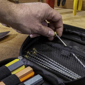 Smith’s 51321 Precision Sharpening Kit – 6 Sharpening Stones – Straight + Serrated Knives – Sharpen Hooks, Kitchen, Hunting, Fishing + Pocket Knives – Angle Guide – Portable Kit w/Storage Pouch