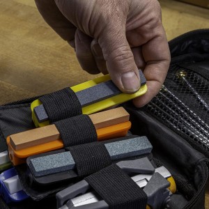 Smith’s 51321 Precision Sharpening Kit – 6 Sharpening Stones – Straight + Serrated Knives – Sharpen Hooks, Kitchen, Hunting, Fishing + Pocket Knives – Angle Guide – Portable Kit w/Storage Pouch