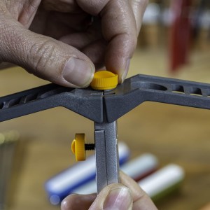 Smith’s 51321 Precision Sharpening Kit – 6 Sharpening Stones – Straight + Serrated Knives – Sharpen Hooks, Kitchen, Hunting, Fishing + Pocket Knives – Angle Guide – Portable Kit w/Storage Pouch