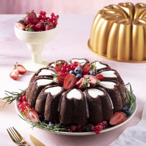 Heart Shape Aluminum Cake Pan, Titanium Coating, Non-Stick, 12 Cups, Heavy Duty, Gifts for Mom, Molded Cake Pan, 10 Inch Baking Mold, Cast Aluminum Fluted Tube Pan, Easy to Clean (Gold)