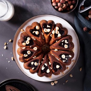 Heart Shape Aluminum Cake Pan, Titanium Coating, Non-Stick, 12 Cups, Heavy Duty, Gifts for Mom, Molded Cake Pan, 10 Inch Baking Mold, Cast Aluminum Fluted Tube Pan, Easy to Clean (Gold)