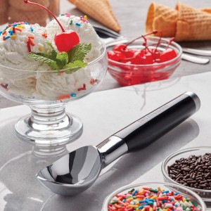 KitchenAid Pizza Wheel and Ice Cream Scoop Bundle