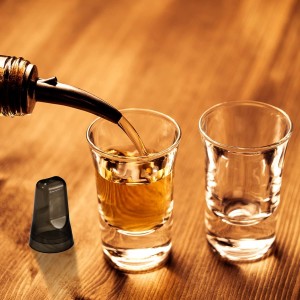 Chengu 36 Pieces Liquor Bottle Covers Pour Spout Covers Bar Toppers for Bottles Universal Pour Dispenser Dust Translucent Silicone Rubber Spout Caps for Bar Home Kitchen Tools Supplies (Black)