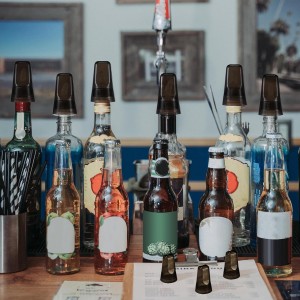 Chengu 36 Pieces Liquor Bottle Covers Pour Spout Covers Bar Toppers for Bottles Universal Pour Dispenser Dust Translucent Silicone Rubber Spout Caps for Bar Home Kitchen Tools Supplies (Black)