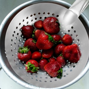 UPKOCH 16.1 Inch Stainless Steel Multi-Function Skimmer Spoon with Fine Mesh Wire for Oil Straining Pasta Draining and Frying - Kitchen Gadget for Everyday Cooking