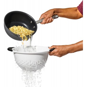 OXO Good Grips 3 QT Plastic Colander