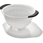 OXO Good Grips 3 QT Plastic Colander