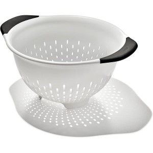 OXO Good Grips 3 QT Plastic Colander