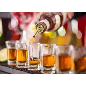 2 Pcs Liquor Pour Spouts, Stainless Steel Liquor Bottle Pourers with Rubber Dust Caps and Cleaning Brush,for Pours Liquid, Olive Oil, Wine(Gold)