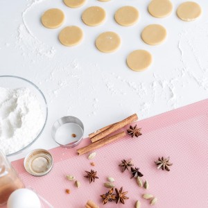 AMYONE Perforated Baking Mats, 2 PCS Pink Eclair Silicone Mat for Half Sheet, Non-Stick Reusable Oven Liners for Making Bread/Pizza/Pastry/Cookie 11 5/8