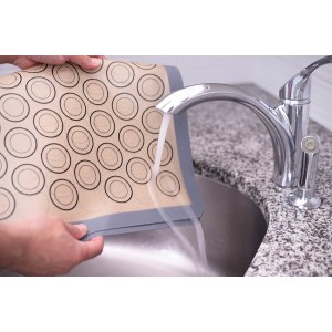 Macaron Silicone Baking Mats - Set of 2 - Full Size - 16 x 24 in (40 x 60 cm), Non-Stick Macaron Mat for Perfect Baking - Dishwasher & Oven Safe, Ideal for Macarons, Cookies, Bread, and More