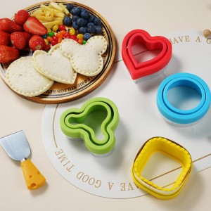 Uncrustable Sandwich Cutter 4 Pieces 4 Inches