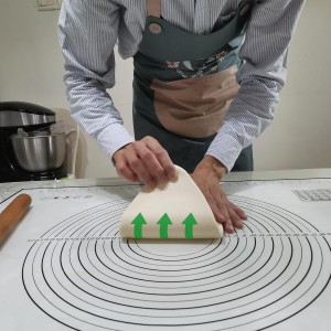 Yansumi silicone pastry non stick baking mat with measurement fondant mat with three sizes for silicone baking mat, counter mat, dough rolling mat,fondant/pie crust mat (Black, 28