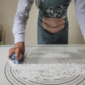 Yansumi silicone pastry non stick baking mat with measurement fondant mat with three sizes for silicone baking mat, counter mat, dough rolling mat,fondant/pie crust mat (Black, 28