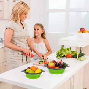 AUAUY 2 Pack Collapsible Colander Set, Round Silicone Folding Collapsible Strainers with Plastic Handles, Eco-Friendly Food Strainer for Kitchen Draining Pasta Vegetables Fruits-1 Large and 1 Small