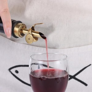beyonday 6pcs Self Closing Liquor Bottle Pourers - Gold, Auto Flip Wine Bottle Stoppers with Rubber Dust Cap & Cleaning Brush, Weighted Olive Oil Vinegar Dispenser Spout, Fit about 3/4'' Bottle Mouth