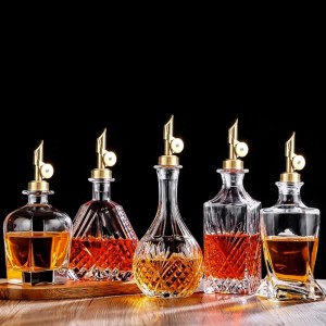 beyonday 6pcs Self Closing Liquor Bottle Pourers - Gold, Auto Flip Wine Bottle Stoppers with Rubber Dust Cap & Cleaning Brush, Weighted Olive Oil Vinegar Dispenser Spout, Fit about 3/4'' Bottle Mouth