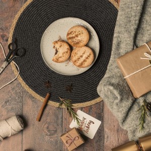 Noctiflorous Round Placemats Set of 4, 15 Inch Braided Hand Woven Table Mats, Heat Resistant Non-Slip Wipeable Thin Edge Place Mats for Kitchen Dining Indoor Outdoor Use(Black, 4)