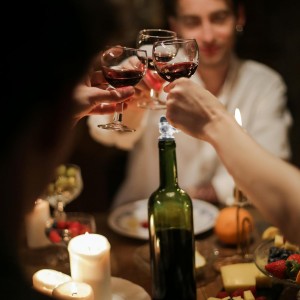 Sea Whale Wine Pourer, Zinc Alloy Silver Wine Spout, Aerator for Red and White Wine, Home Bar Accessory, Smooth Pouring, Enhances Flavor and Aroma