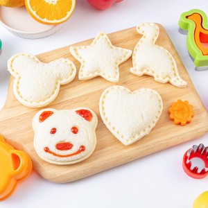 Sandwich Cutters for Kids Lunch LARGE 6 Pcs, Kimfead Sandwich Maker, Cookie Cutters Set, Dinosaur Mouse Heart Star Bear