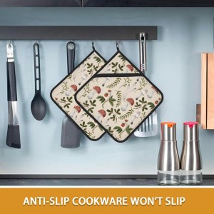 Vintage Mushroom Strawberry Pot Holder Set of 2,Heat Resistant Potholders Oven Hot Pads for Kitchen Cooking Baking BBQ