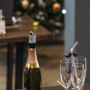 Wine Aerator Pourer Wolf Head Spout Bottle Pourers Stainless Steel Animal Bar Liquors Bottle Pourer Animal Decorative Liquors Stopper for Red Wines Whiskey Silver