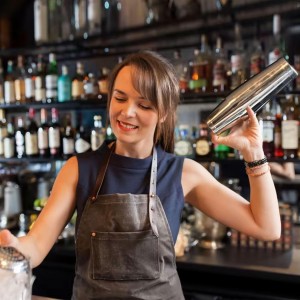 Mwellewm 8 Pcs Cocktail Shaker Boston Shaker Set Professional Bartender Kit Bar Stainless Steel Drink Shaker Bartending Martini Tin with 18oz & 28oz Mixed Alcohol Tool for Beginner(Silver)